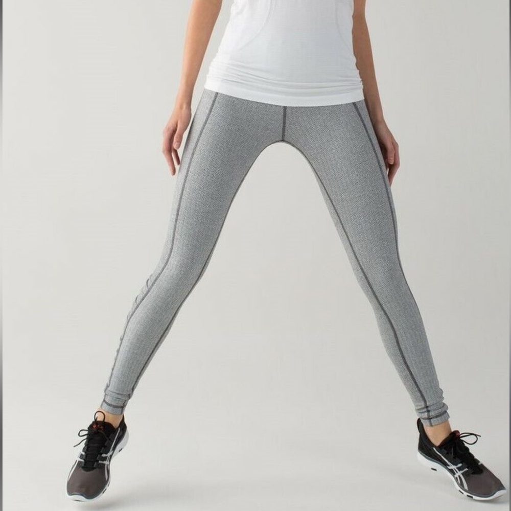 Lululemon Size 4 Herringbone full length legging.